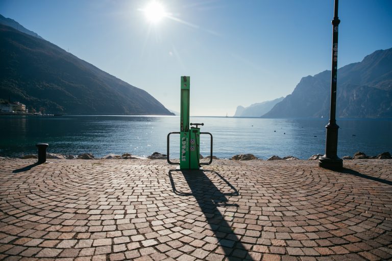 Bike facilities mobilità green e sostenibile, ricarica e manutenzione ebike e monopattini elettrici