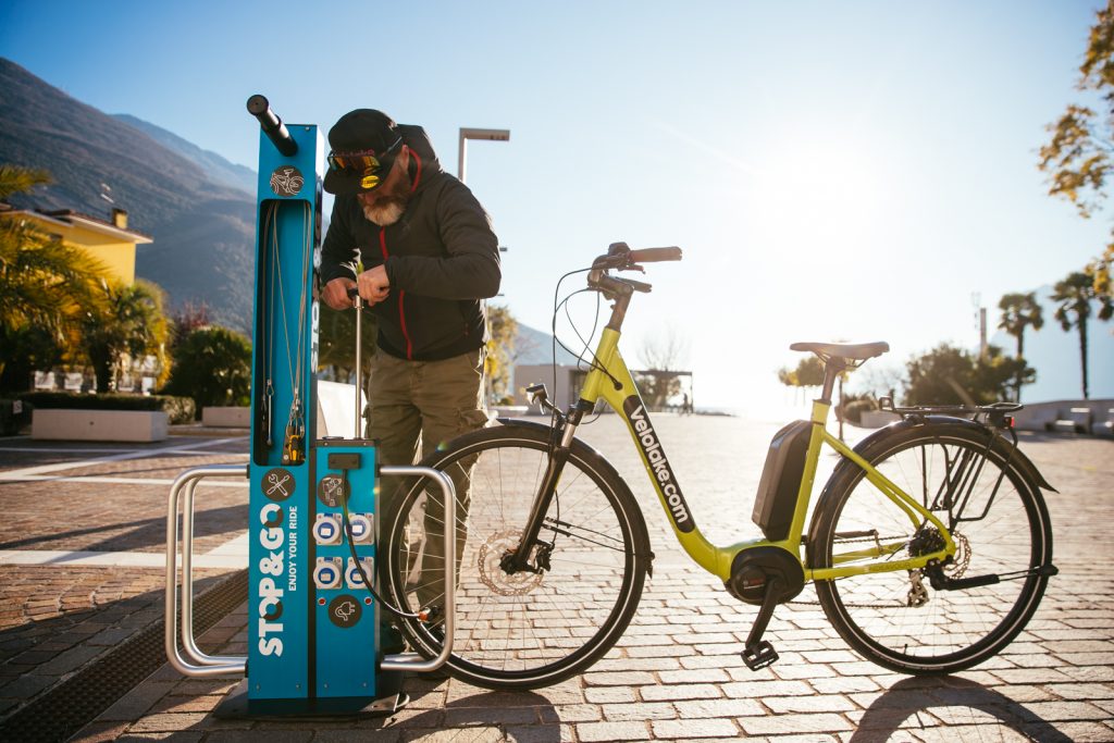 Bike facilities mobilità green e sostenibile, ricarica e manutenzione ebike e monopattini elettrici